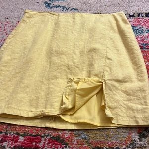 yellow split leg linen mini skirt, size medium, New without tags